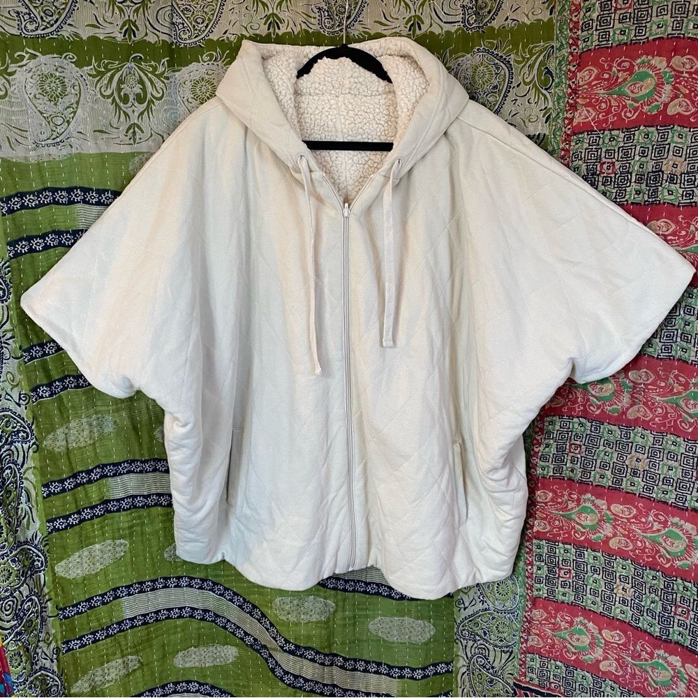 Offline by Aerie Ivory Quilted Sherpa-Lined Hooded Cape Size Medium